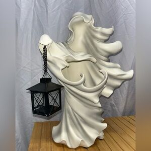 Cracker Barrel Ghost w/lantern